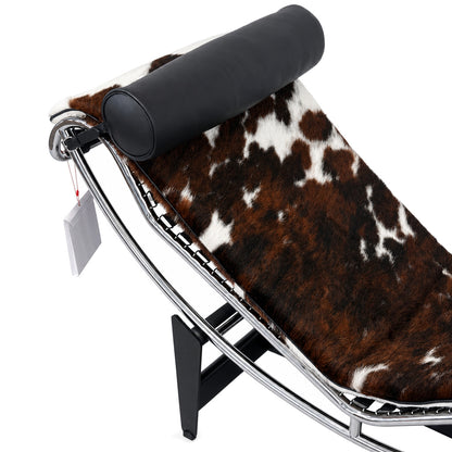Cassina LC4 Chaiselongue Liege Fell gefleckt