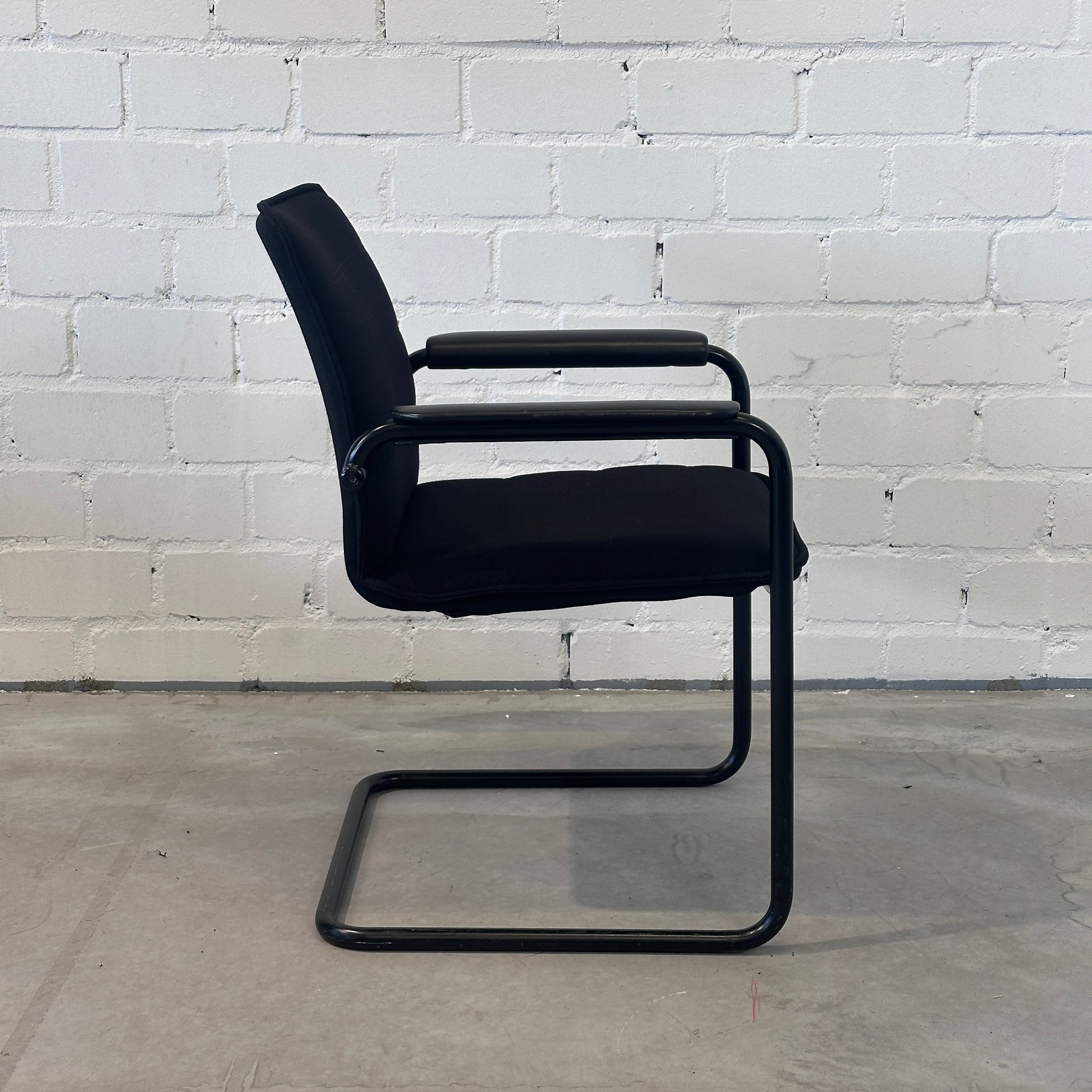 Walter Knoll Art Collection Gamma Freischwinger