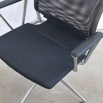 Meda Chair Armlehnen Leder ( Netzrückentausch wird gerade geprüft )