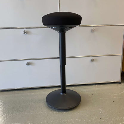 Actiforce Activity 2.0 ergonomic black standing stool in like-new condition