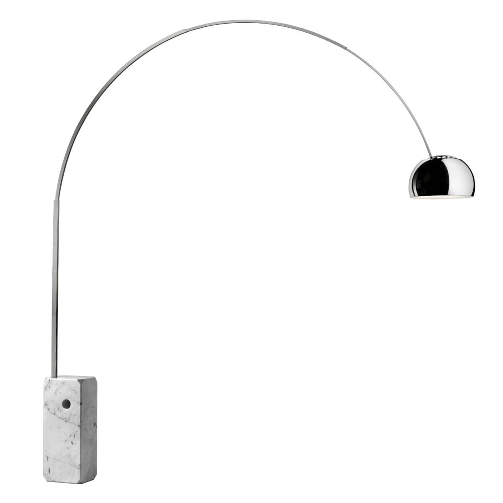 Arco LED Bogenleuchte mit Carraramarmor-Sockel und silbernem Aluminiumbogen.