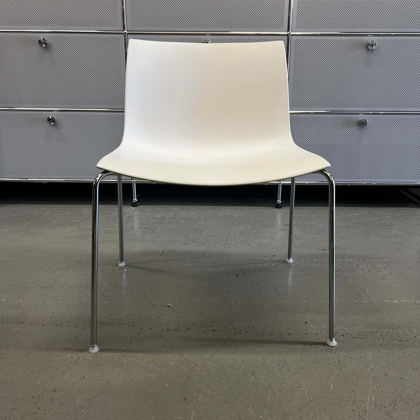 Arper Catifa 53 white chair with chrome legs, stackable, suitable for indoor and outdoor use