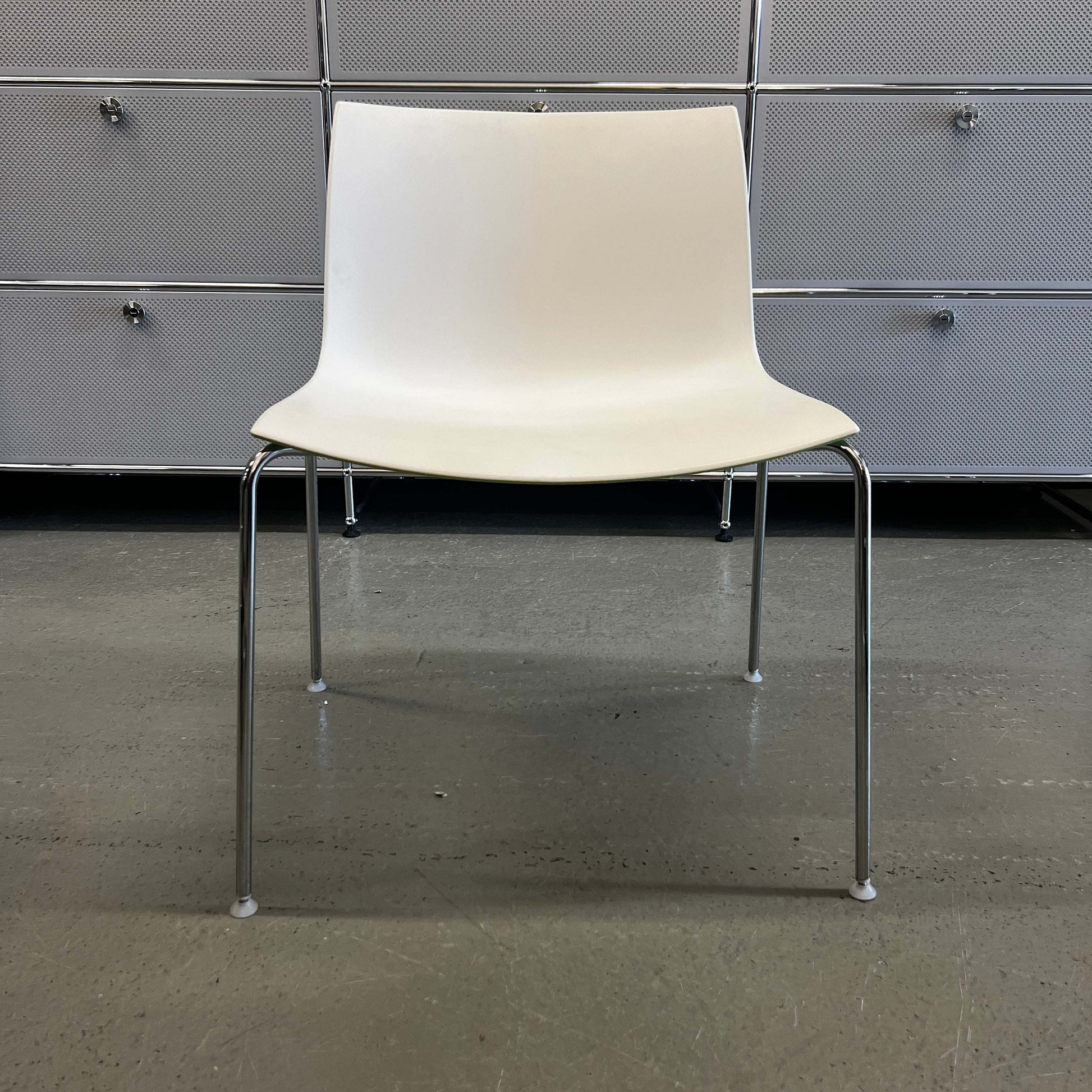 Arper Catifa 53 white chair with chrome legs, stackable, suitable for indoor and outdoor use