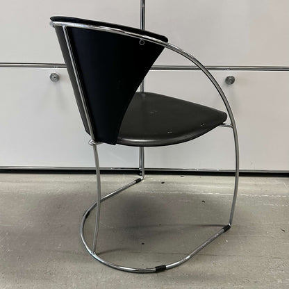 Black leather and chrome steel frame chair Arrben Italy Linda with curved modern design
