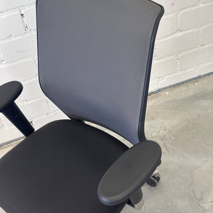 Vitra ID Mesh grau/schwarz