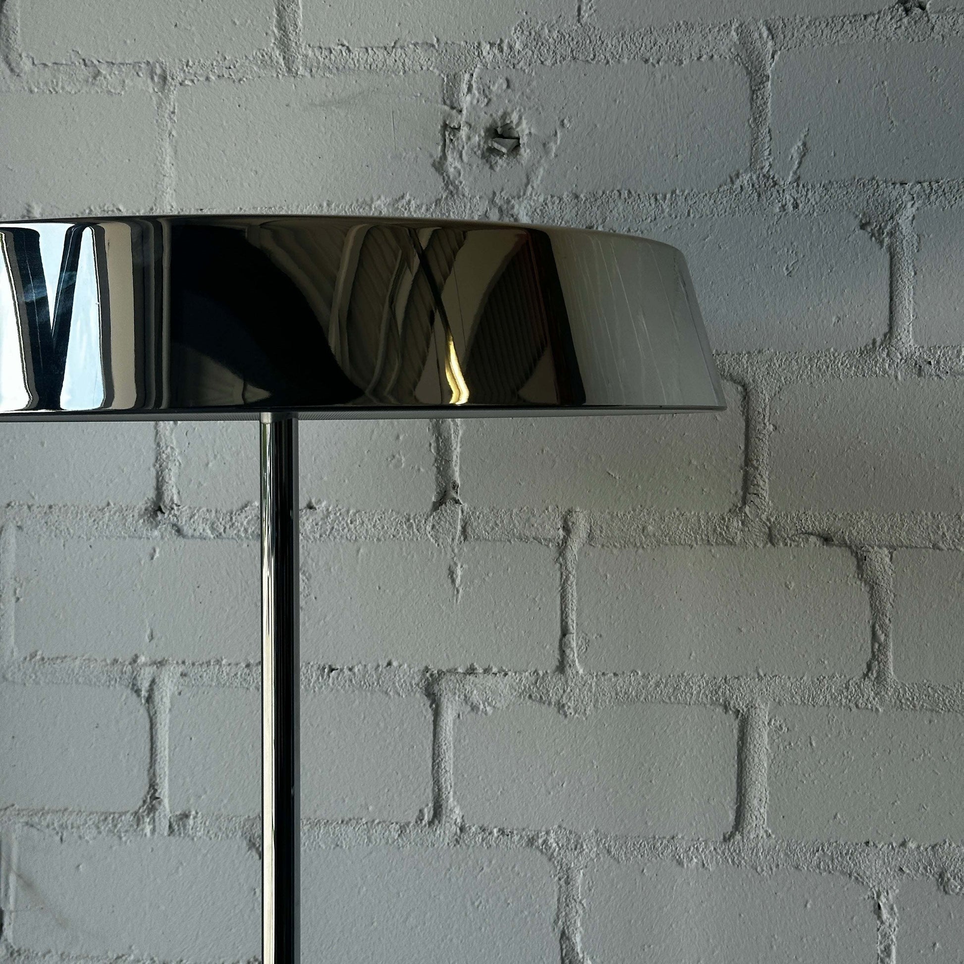 Belux Koi Stehlampe chrom, 200cm hoch, Halogen, Licht nach oben und unten, Lampenschirm 57cm, mit kleinem Chromabplatzer