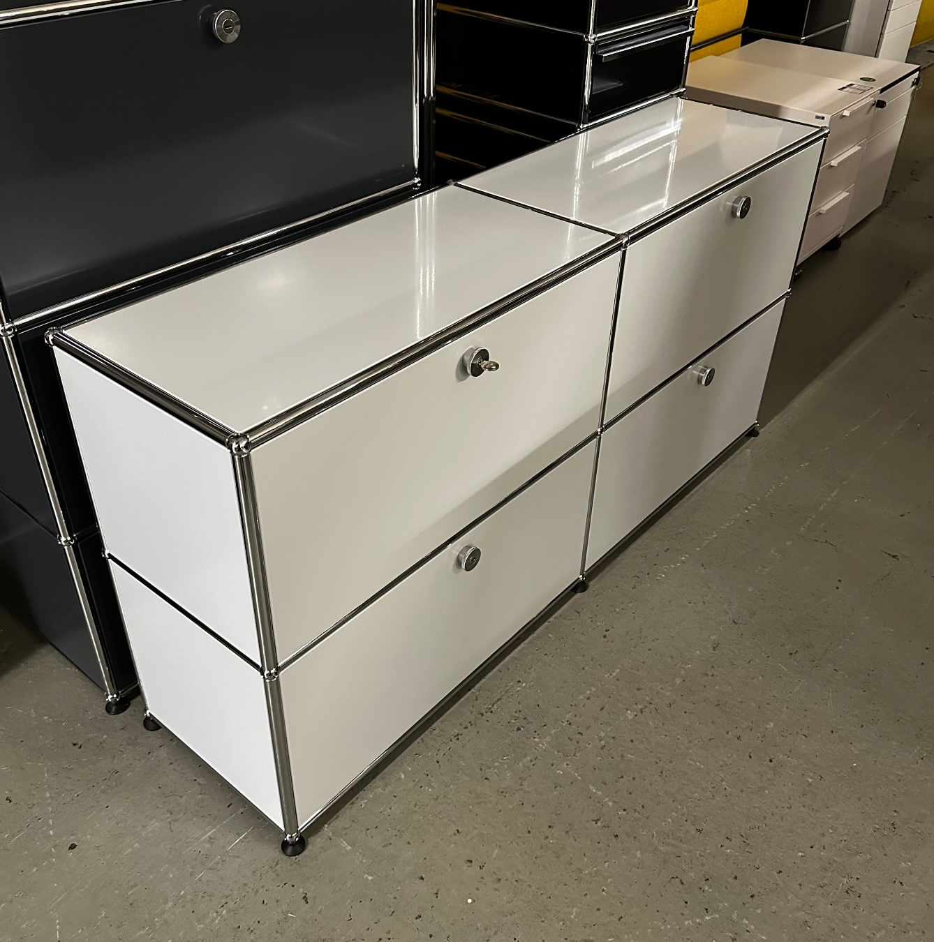 USM Haller Sideboard 2x2 lichtgrau 4 Klappen