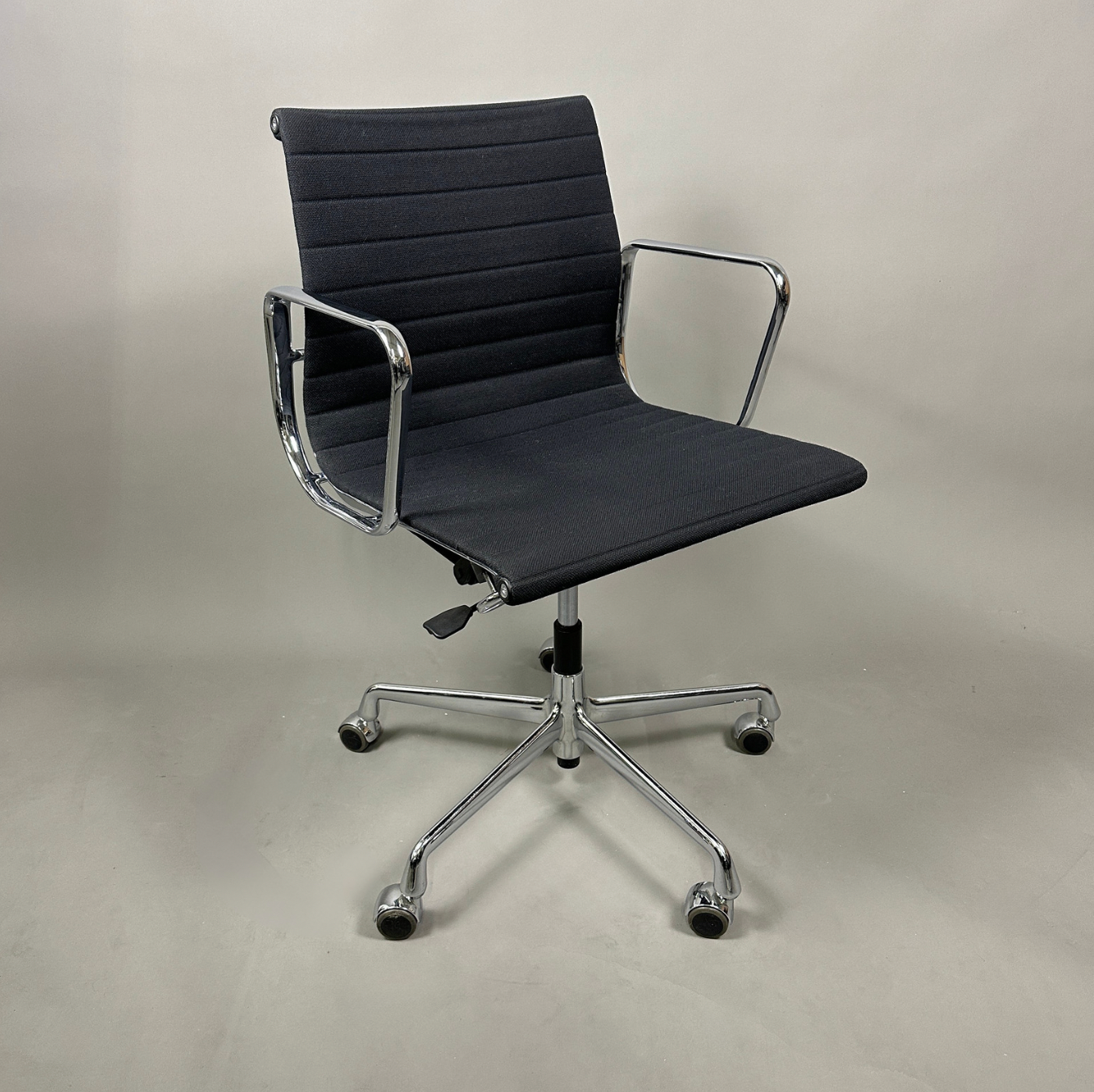 Vitra EA 117 Hopsak schwarz