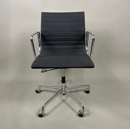 Vitra EA 117 Hopsak schwarz