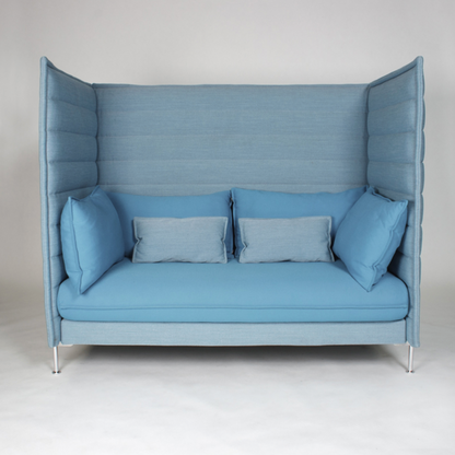 Vitra Alcove Highback 2-Sitzer Sofa in blau mit hohem, gepolstertem Rück- und Seitenschutz für akustische Dämpfung und Komfort