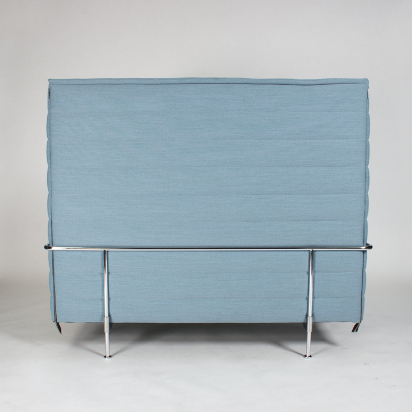 Vitra Alcove Highback 2-Sitzer blaues Sofa mit hohem gepolstertem Rückenteil und Chromstahlgestell