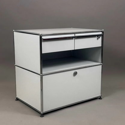 USM Haller Sideboard lichtgrau mit zwei Schubladen und Klappe, modernes Druckerschrank-Design