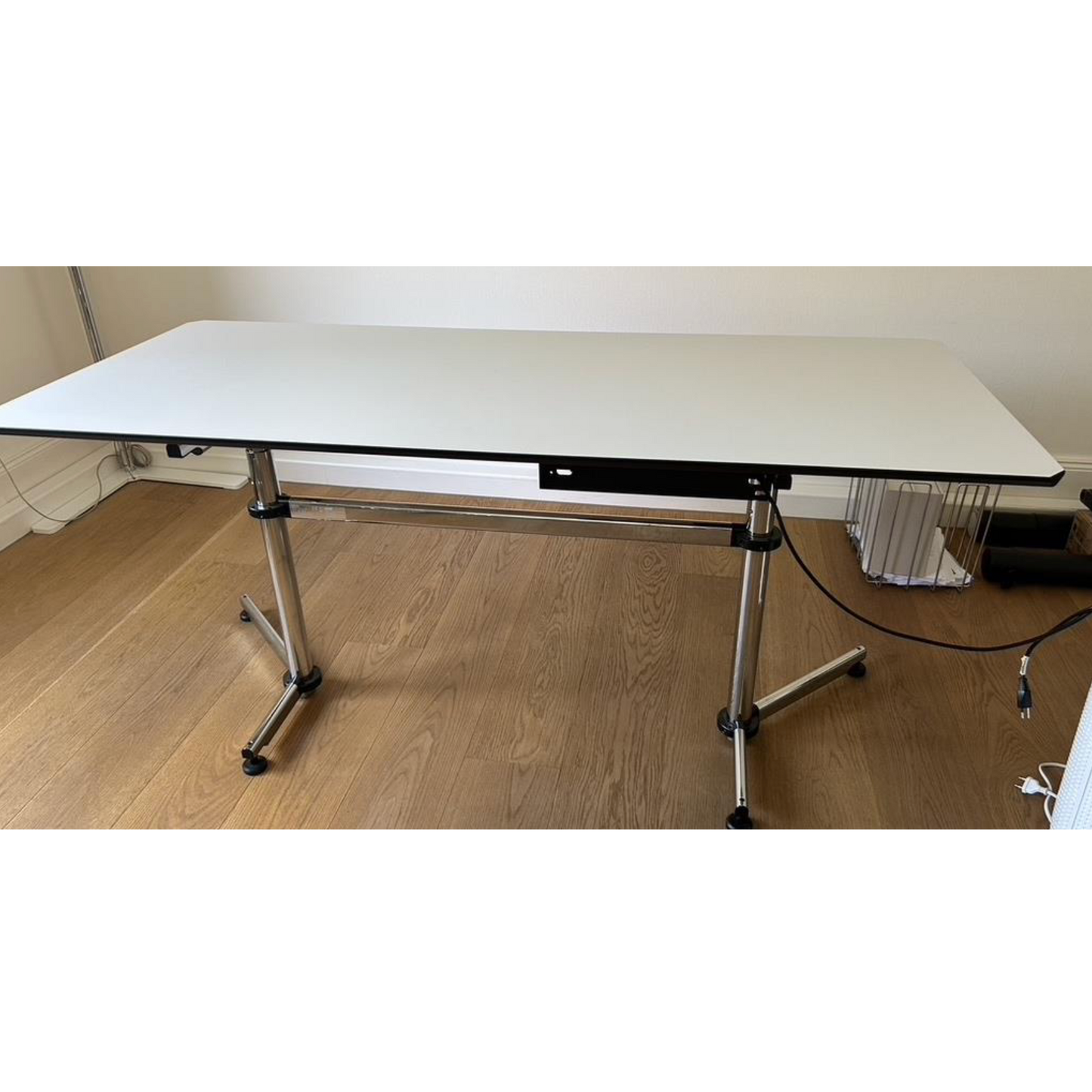 USM Kitos E Schreibtisch 175x75cm (elektr. höhenverstellbar)