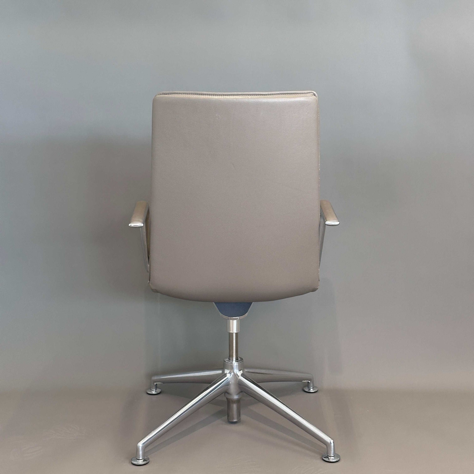 Brunner Konferenzstuhl Fina Soft 6722/A drehbar hellbraun Lederpolster Edelstahlgestell