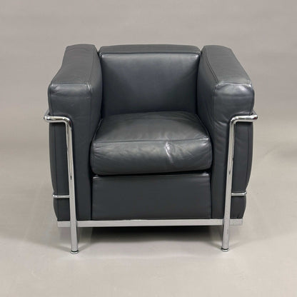 Cassina LC2 Sessel aus anthrazitfarbenem Leder mit verchromtem Stahlrohrgestell in sehr gutem Zustand