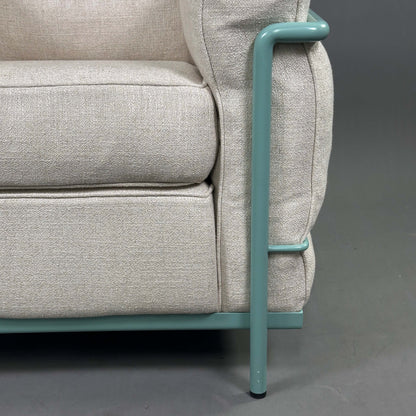 Cassina LC2 Sessel mit beige Leinenstoff und türkis pulverbeschichtetem Stahlrohrgestell im Secondhand Zustand