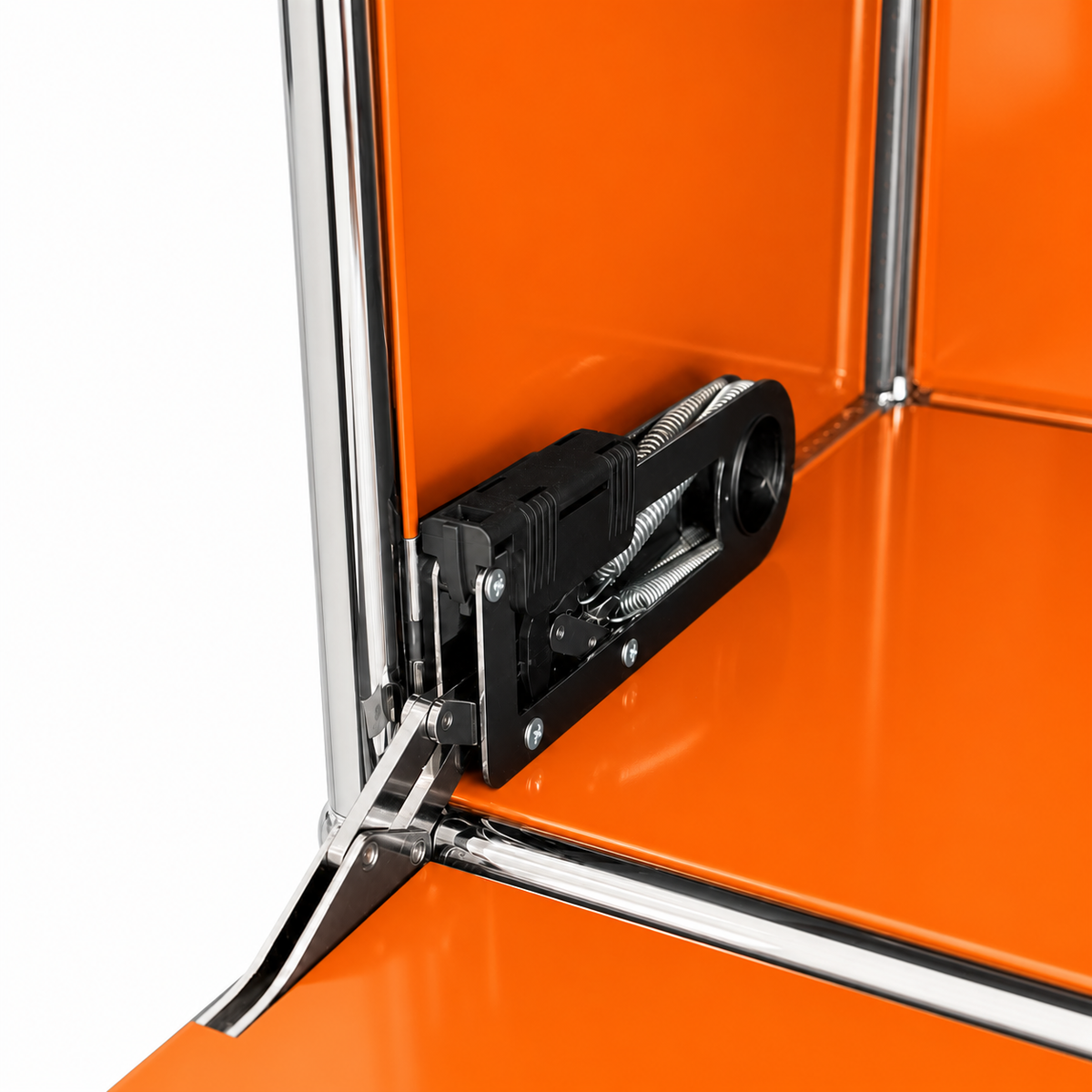 USM Haller Highboard 2x4 reinorange 4 Klappen