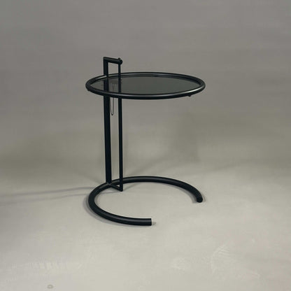 ClassiCon Eileen Gray Beistelltisch schwarzes Stahlrohrgestell mit dunkler Glasplatte höhenverstellbar