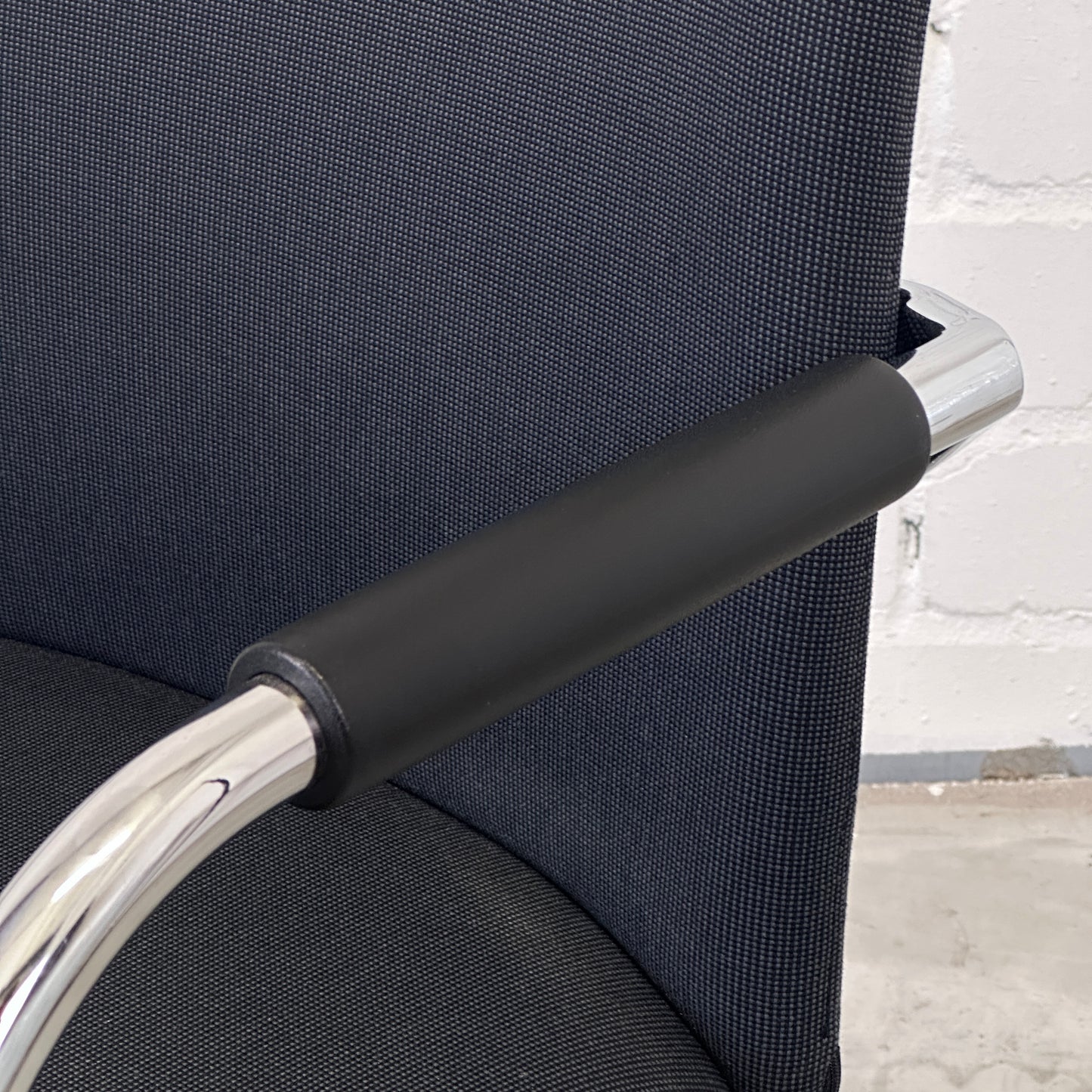 Dauphin Teo 2 / 38 Freischwinger anthrazitgrau