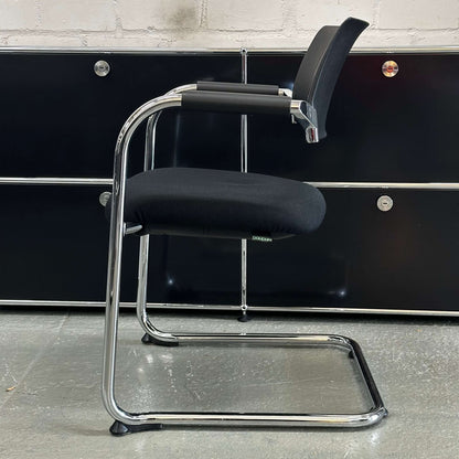 Dauphin Besucherstuhl black conference chair with chrome cantilever frame, stackable and gently used condition