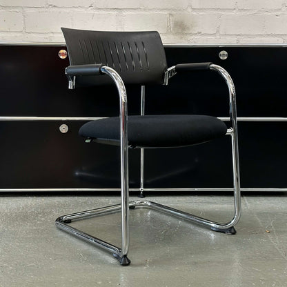 Dauphin Besucherstuhl black conference chair with chrome frame, stackable, gently used condition