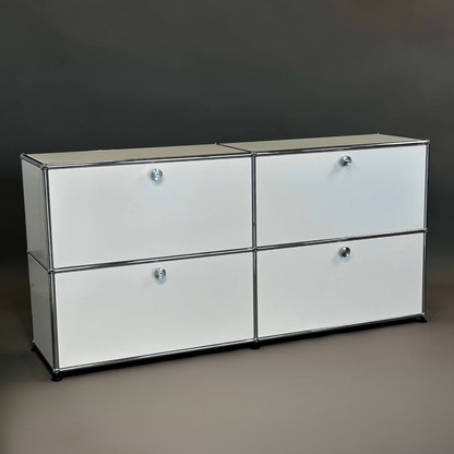 USM Haller Sideboard 2x2 in Weiß mit vier abschließbaren Klappen und modernem Metallrahmen