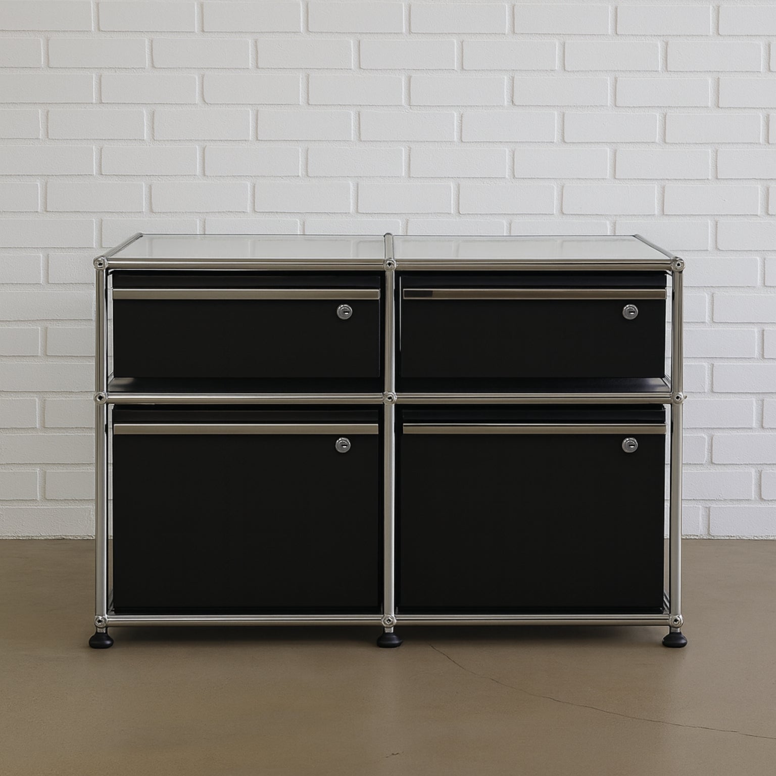 USM Haller Sideboard / Standcontainer schwarz 4 Schubladen