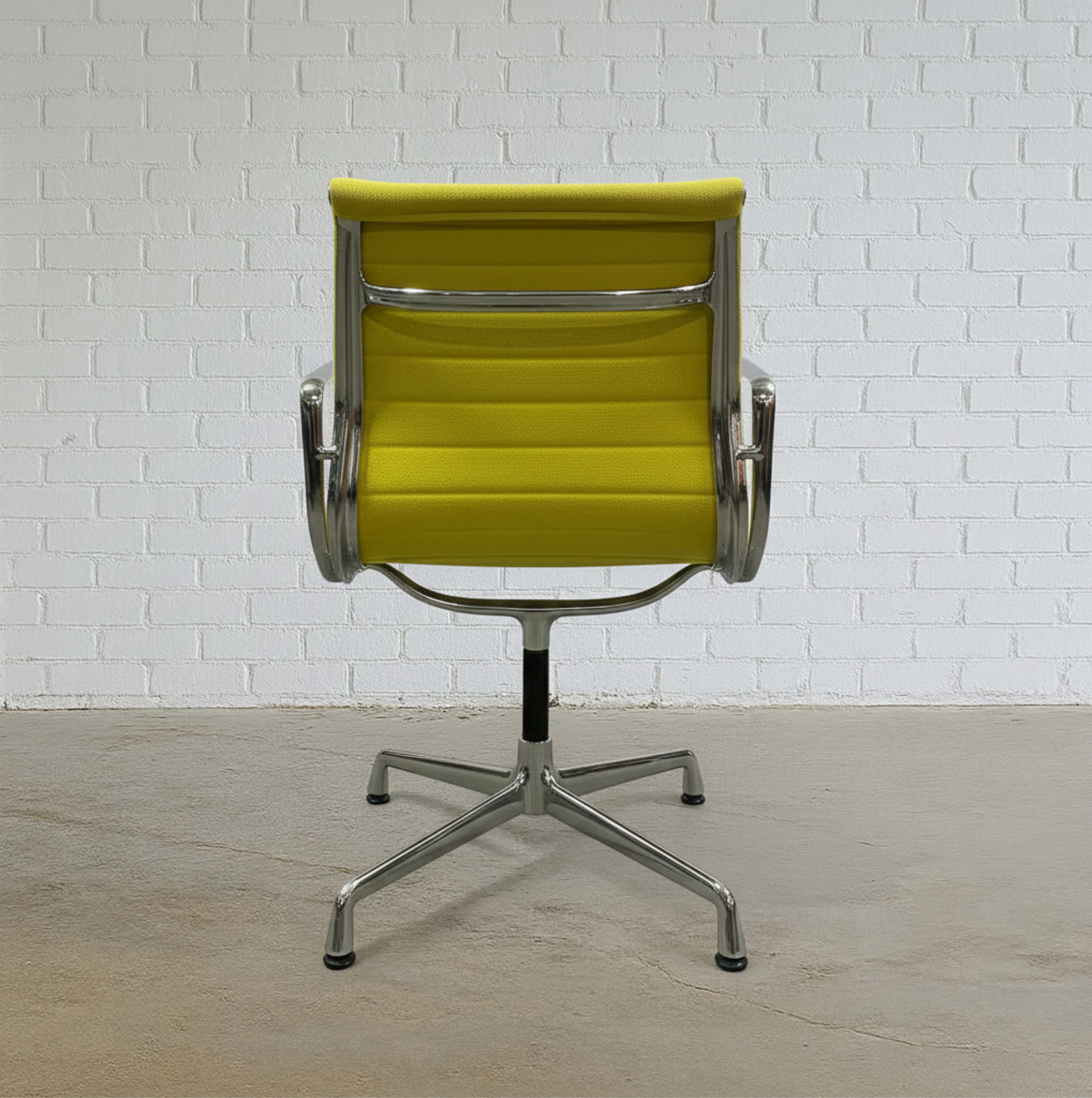 Vitra EA 108 Hopsak lindgrün/gelb