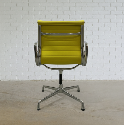 Vitra EA 108 Hopsak lindgrün/gelb