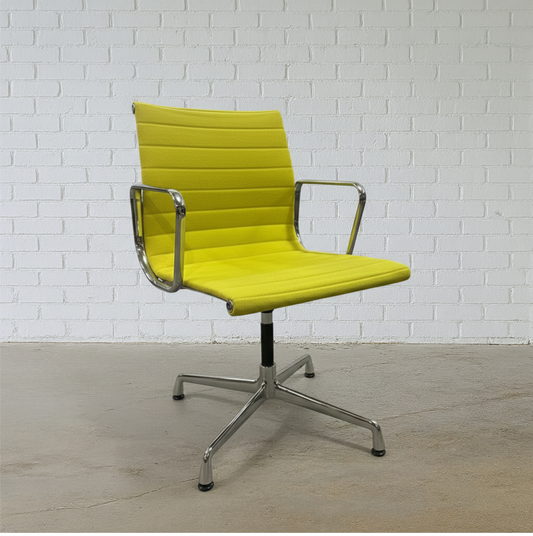 Vitra EA 108 Hopsak lindgrün/gelb