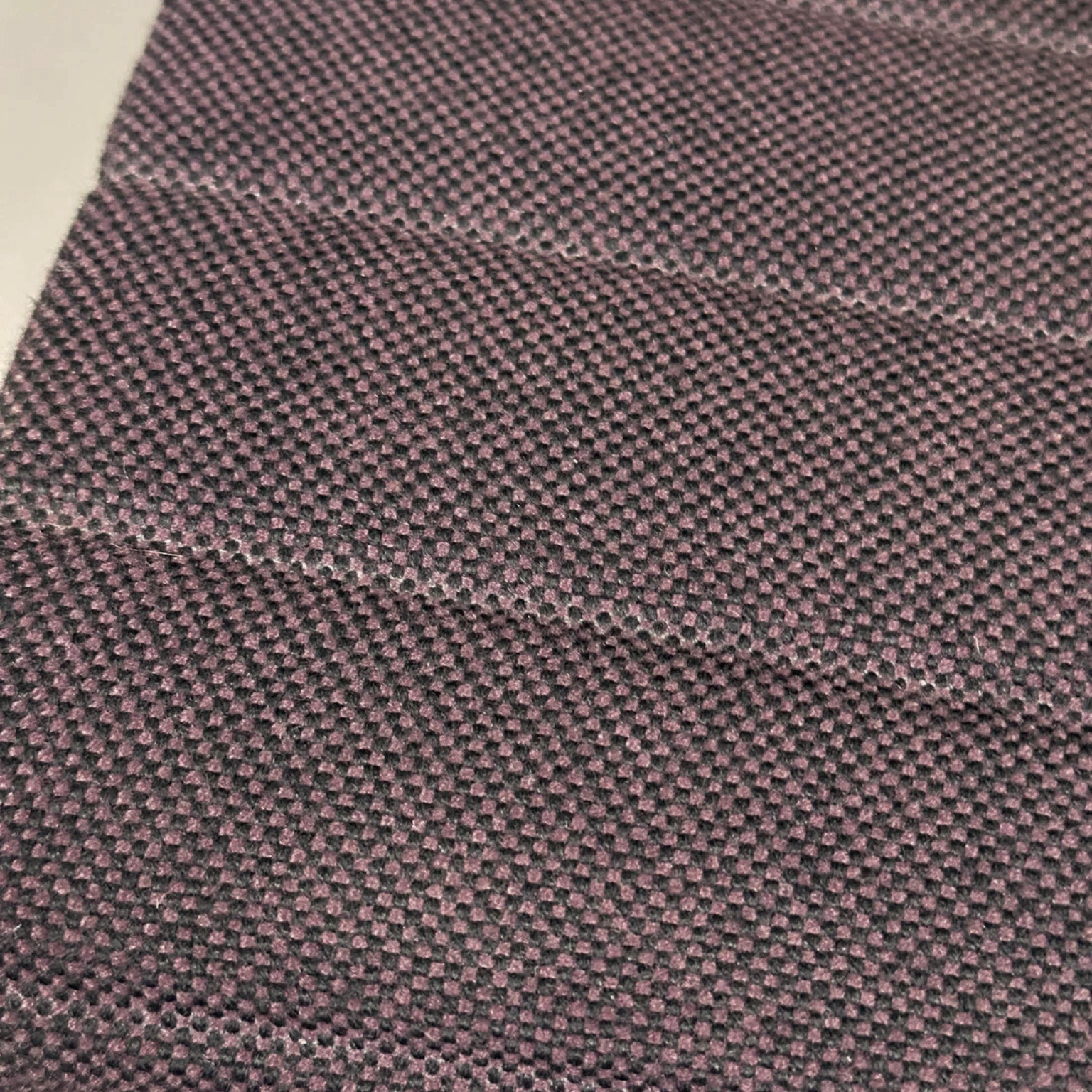Vitra EA 108 Stuhl Bezug Hopsak schwarz-chocolate Nahaufnahme Muster Textur