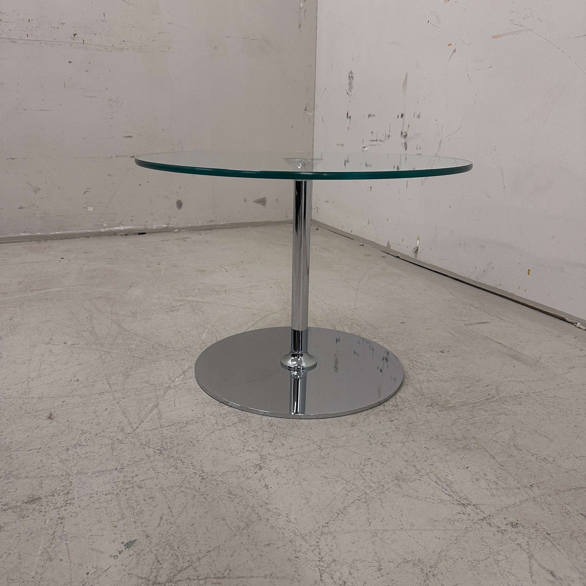 Draenert Beistelltisch mit Glasplatte Ø70cm und Chromgestell, 50cm hoch
