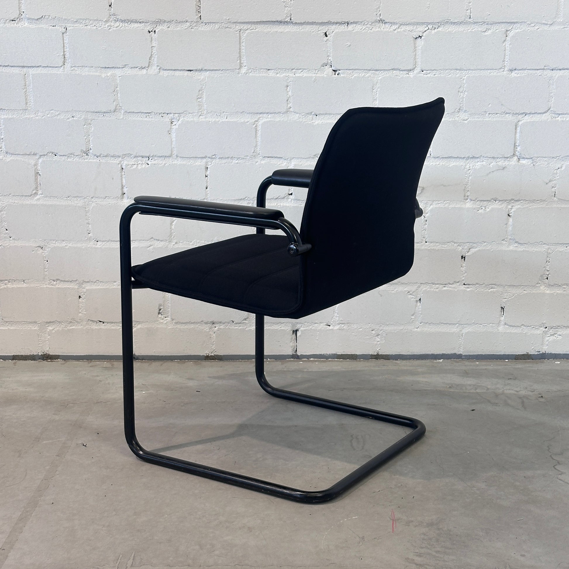 Walter Knoll Art Collection Gamma Freischwinger