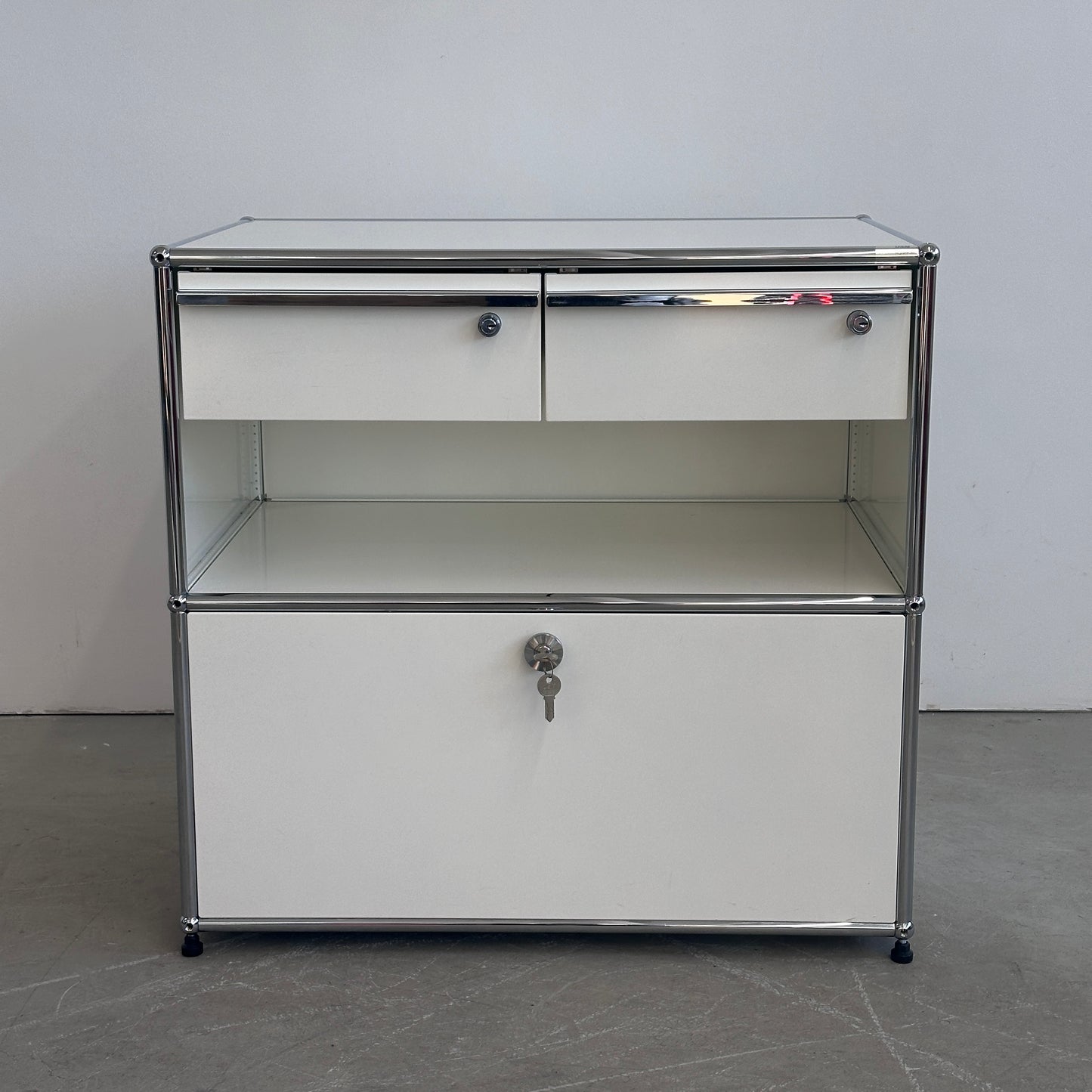 USM Haller Kaffeebar Weiß 1x Klappe 2x Schublade