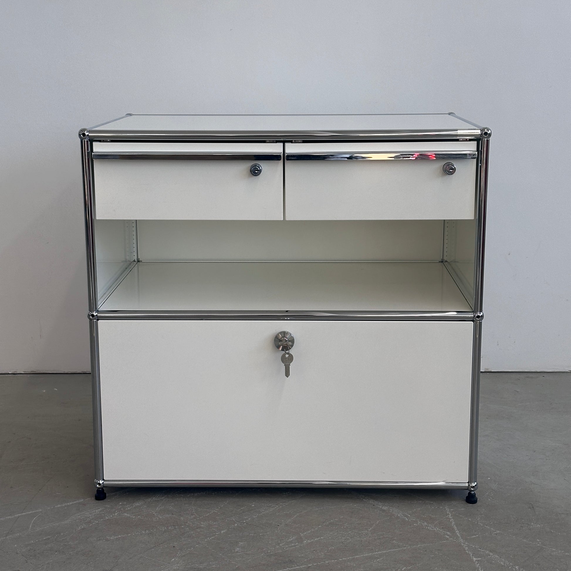 USM Haller Kaffeebar Weiß 1x Klappe 2x Schublade