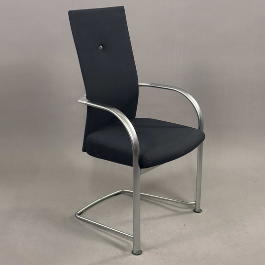 Fritz Hansen Freischwinger Spin Stuhl in schwarz mit chromgestell