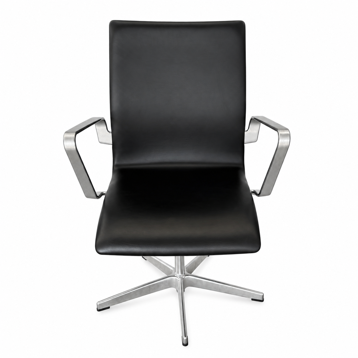 Fritz Hansen Oxford Konferenzstuhl mit schwarzem Lederbezug und satingebürstetem Aluminiumgestell, drehbar.
