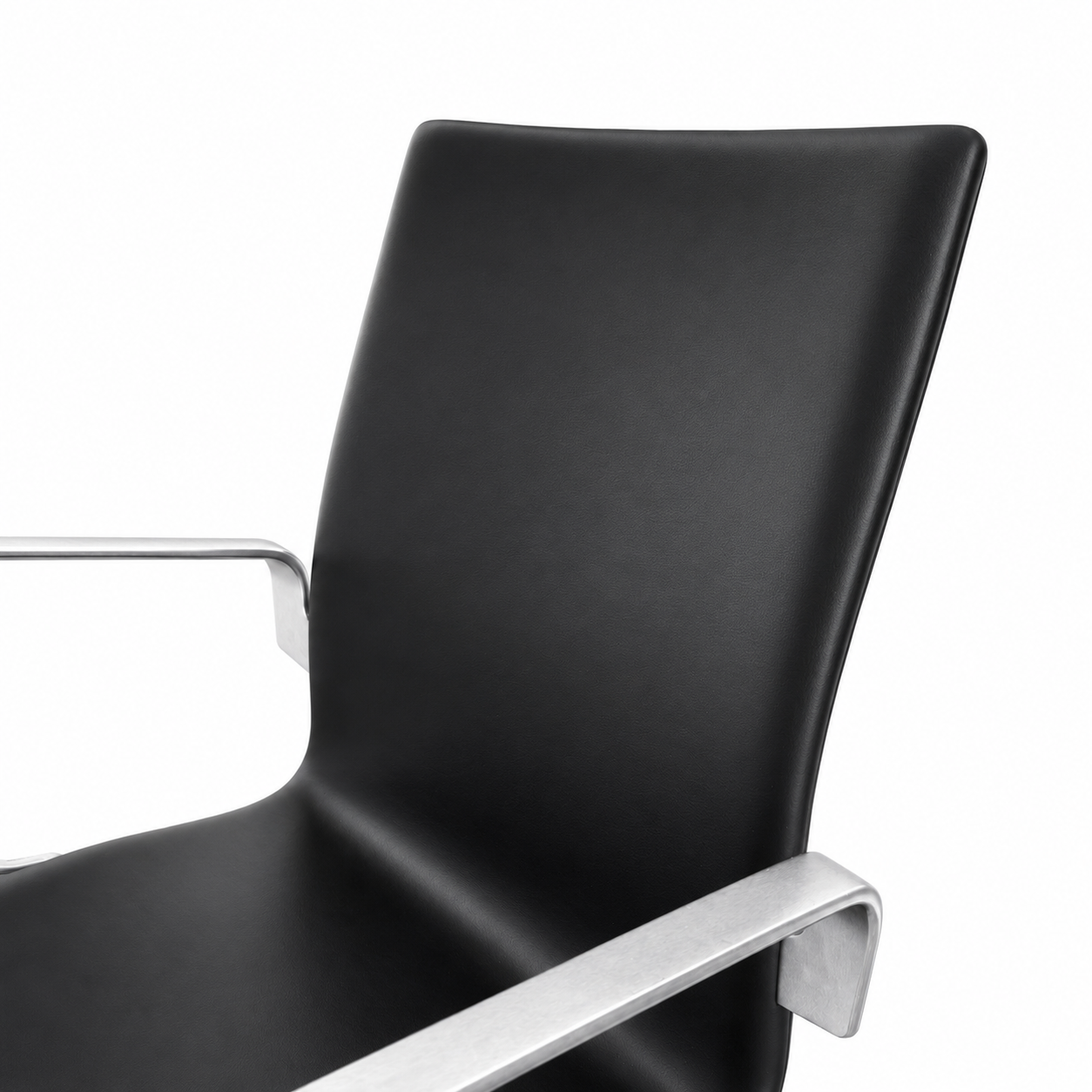 Fritz Hansen Oxford Konferenzstuhl mit schwarzem Lederbezug und satingebürstetem Aluminiumgestell.