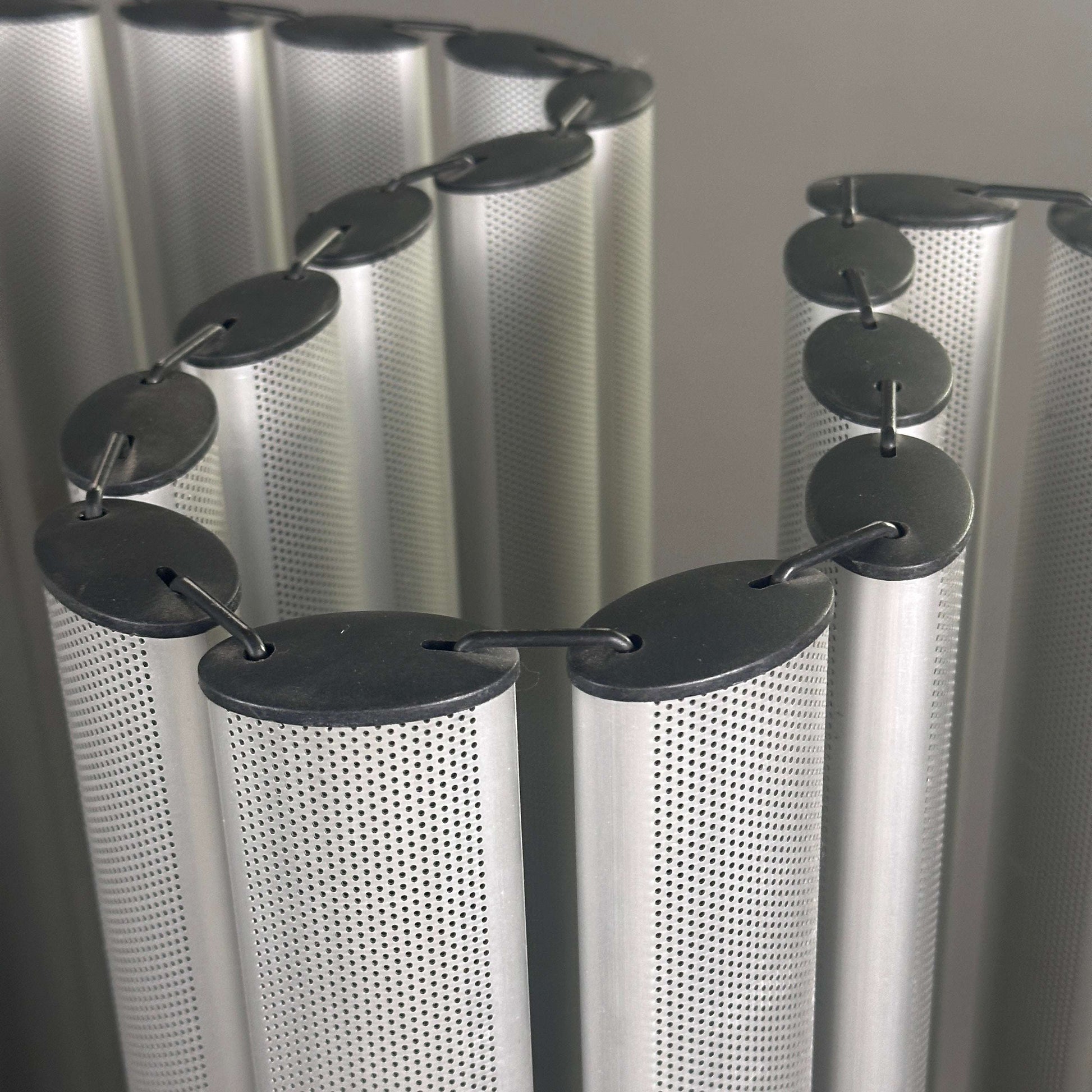 Fritz Hansen Aluminium Raumteiler Viper in Wellenform, 162 x 300 cm, modernes Design