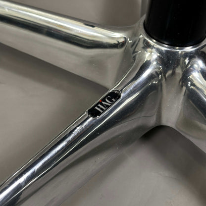 HAG Capisco 8107 Schreibtischstuhl Aluminium poliertes Gestell Detailaufnahme