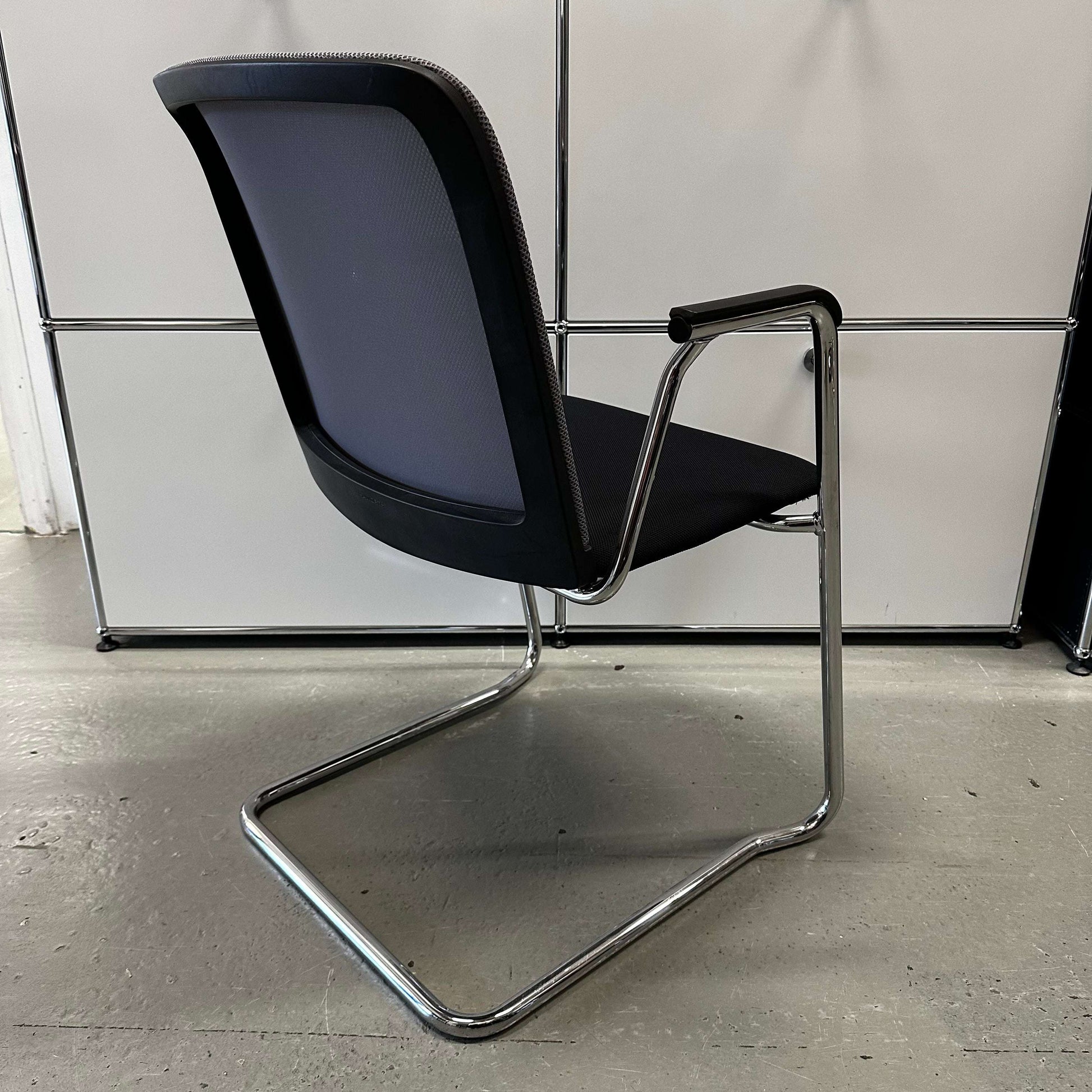 Haworth Comforto 29 visitor chair with ergonomic design, mesh backrest, and chrome cantilever frame.