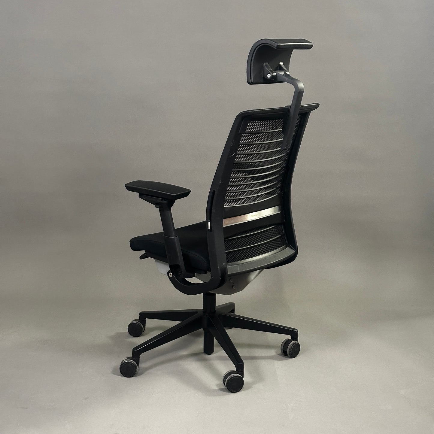 Steelcase Think mit Kopfstütze schwarz