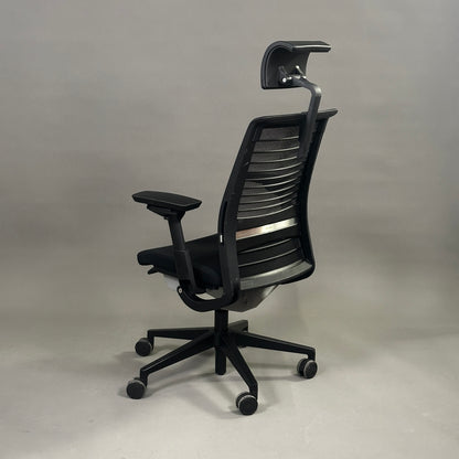 Steelcase Think mit Kopfstütze schwarz