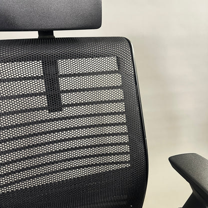 Steelcase Think mit Kopfstütze schwarz