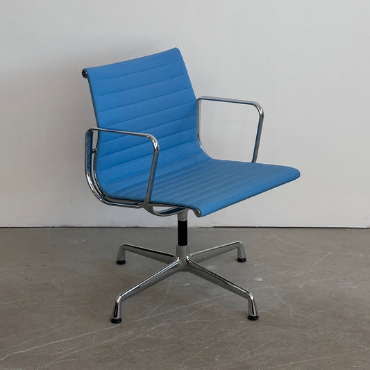 Vitra EA 108 Hopsak hellblau