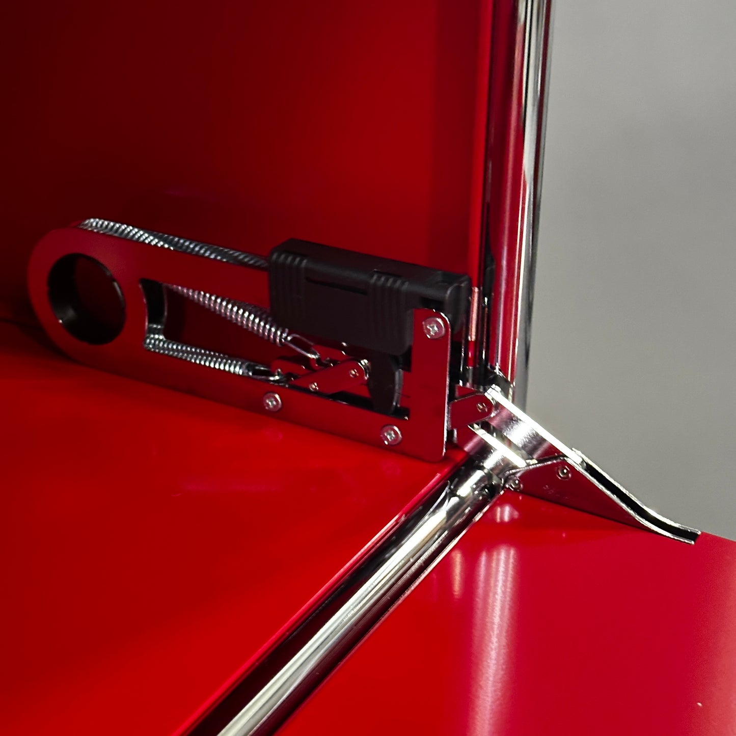 USM Haller Highboard 1x3 rot mit Klappen