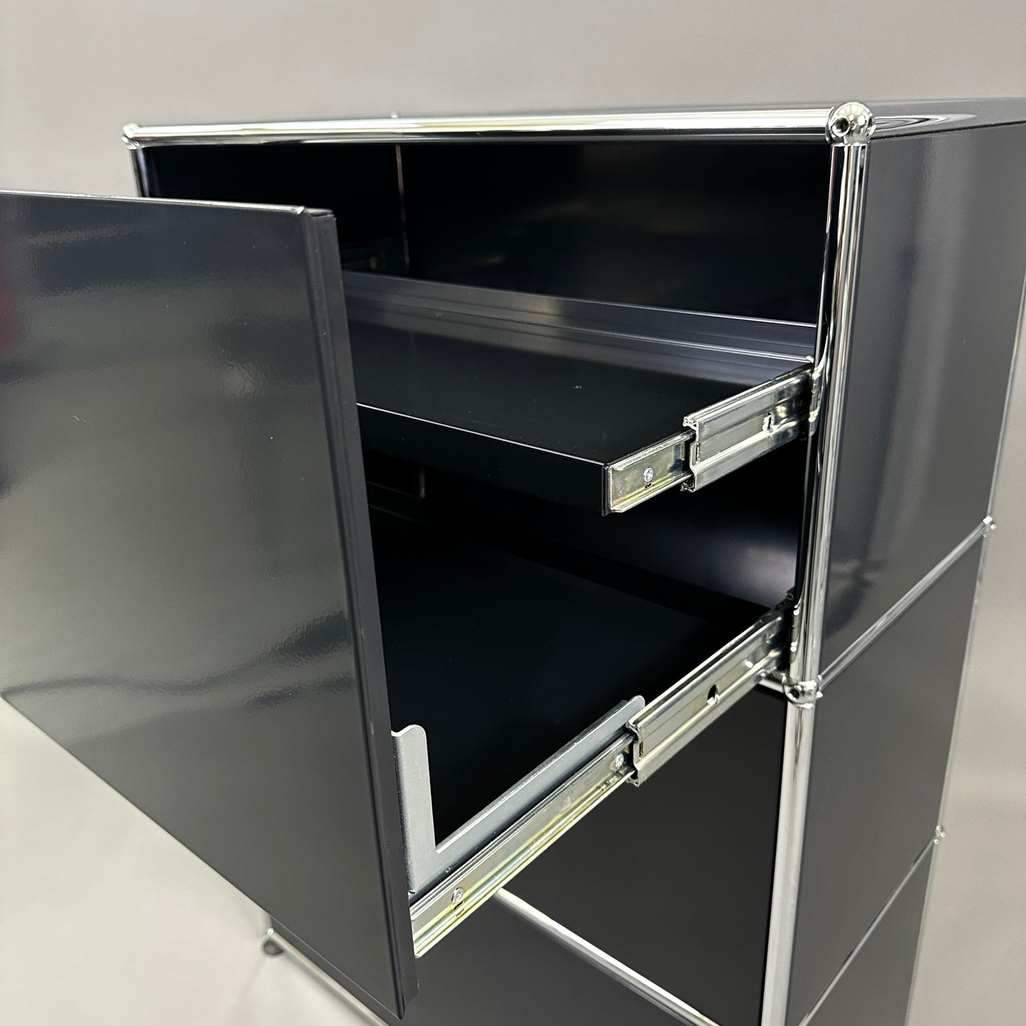 USM Haller Highboard 1x3 schwarz mit Auszügen