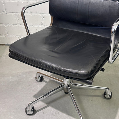 Vitra EA 219 Leder schwarz Chrom (B-Ware)