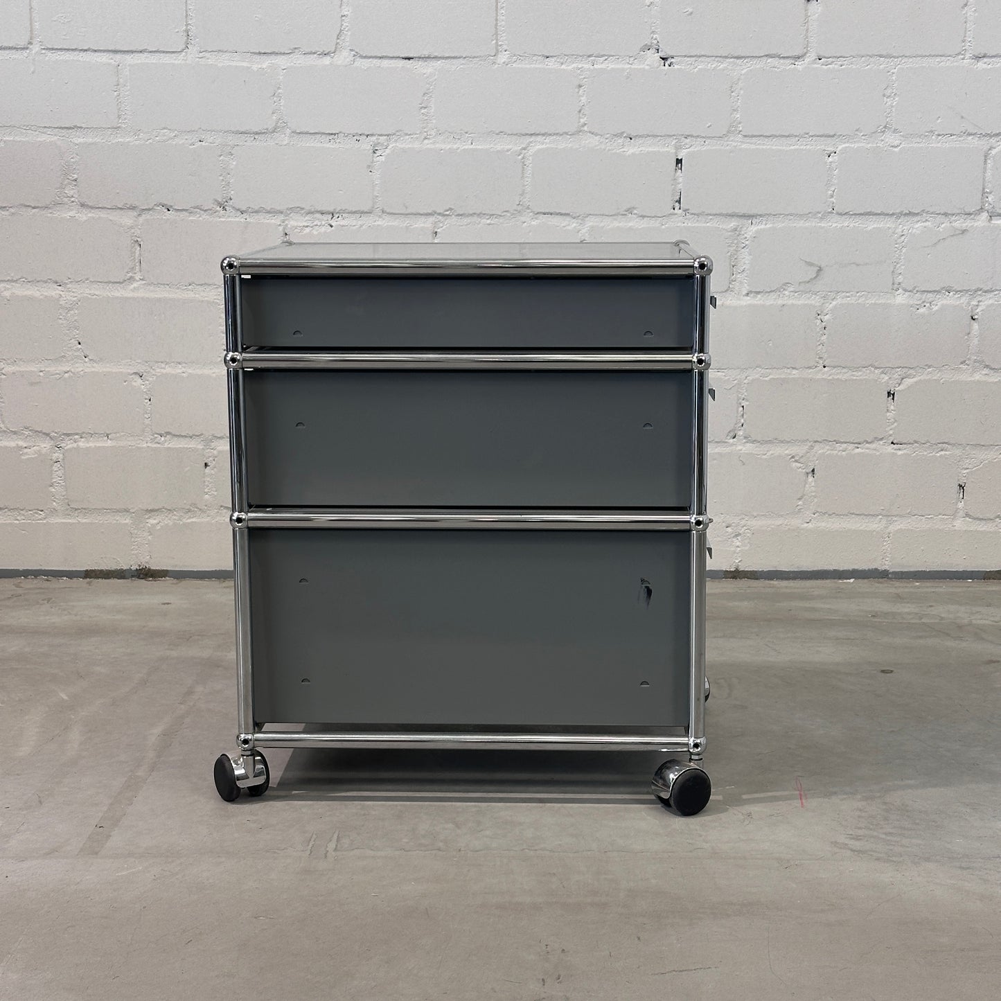 USM Haller Rollcontainer Mittelgrau 3 Auszüge 1x Schloss [AKTION -50€ ➜ GWG<800€]