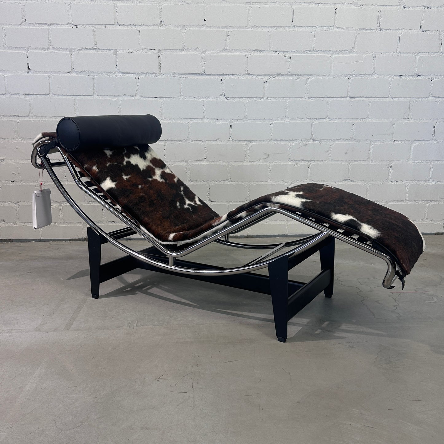 Cassina LC4 Chaiselongue Liege Fell gefleckt [NEUWARE]